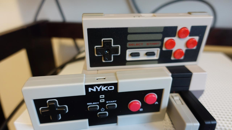 Illustration for article titled The NES Classic Is So Much Better With a Wireless Controller